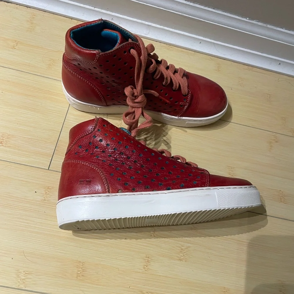 Bed Stu red leather
